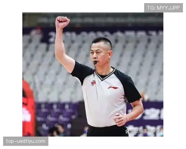 进攻犯规判罚规则及裁判判定关键条件解析